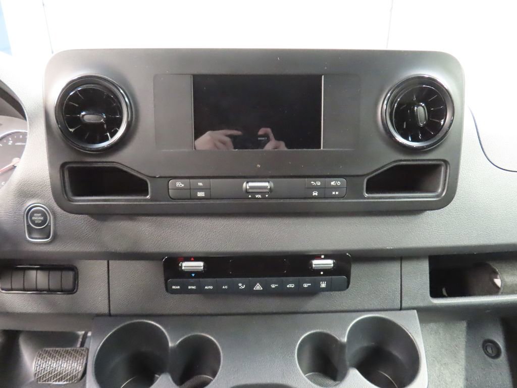 Used 2024 Mercedes-Benz Sprinter 2500 image 46