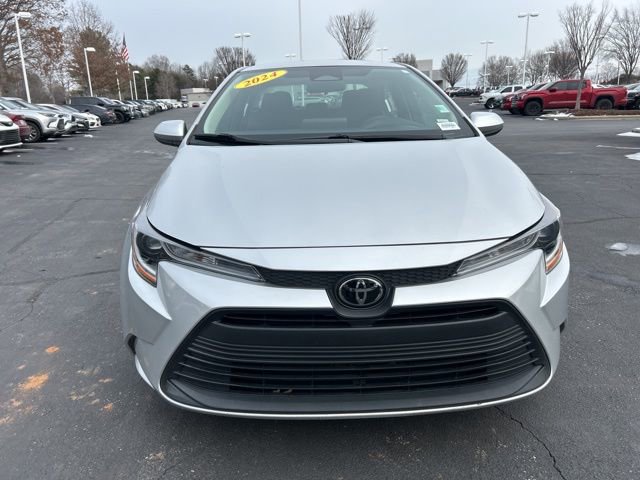 Used 2024 Toyota Corolla LE image 2