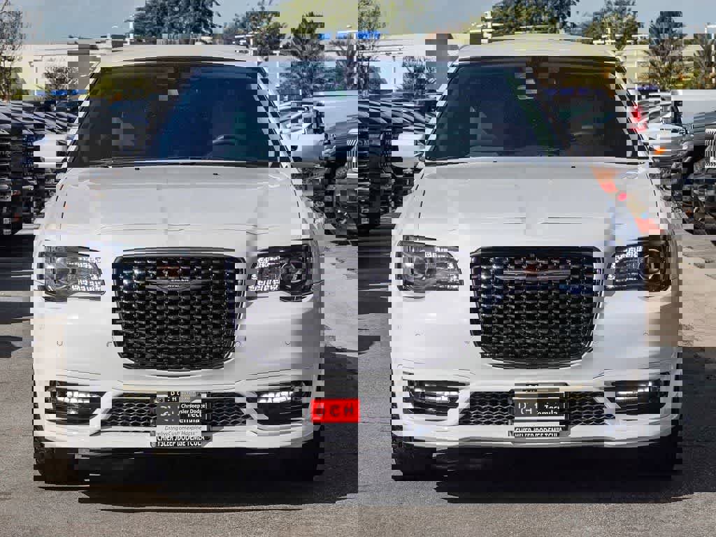 Certified 2023 Chrysler 300 Touring L image 2