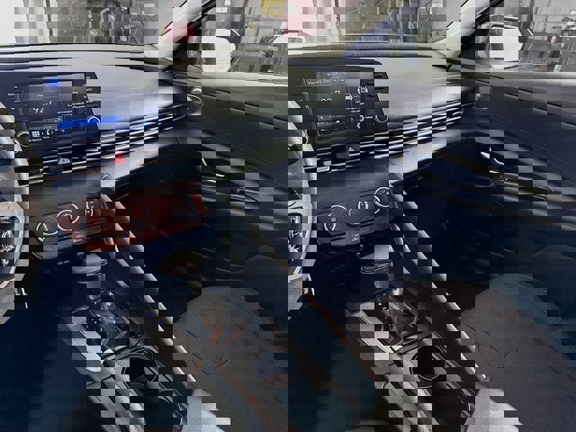 Used 2021 Hyundai Elantra SE image 18