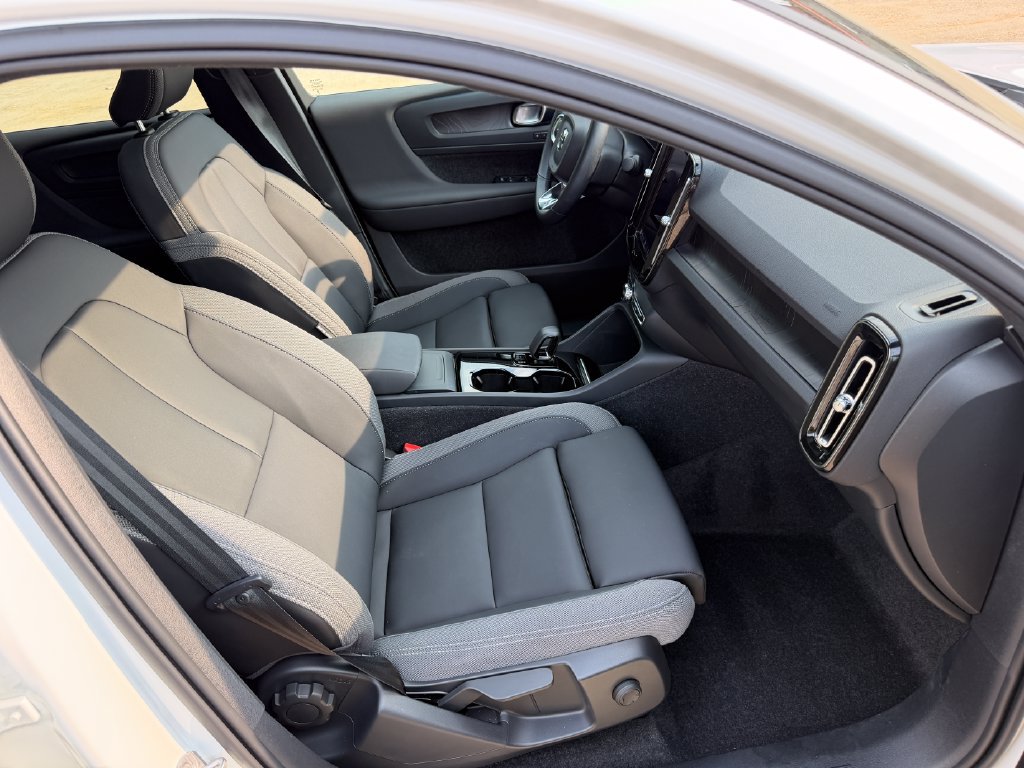 Certified 2023 Volvo C40 Recharge Core w/ Climate Package AWD/4WD image 23