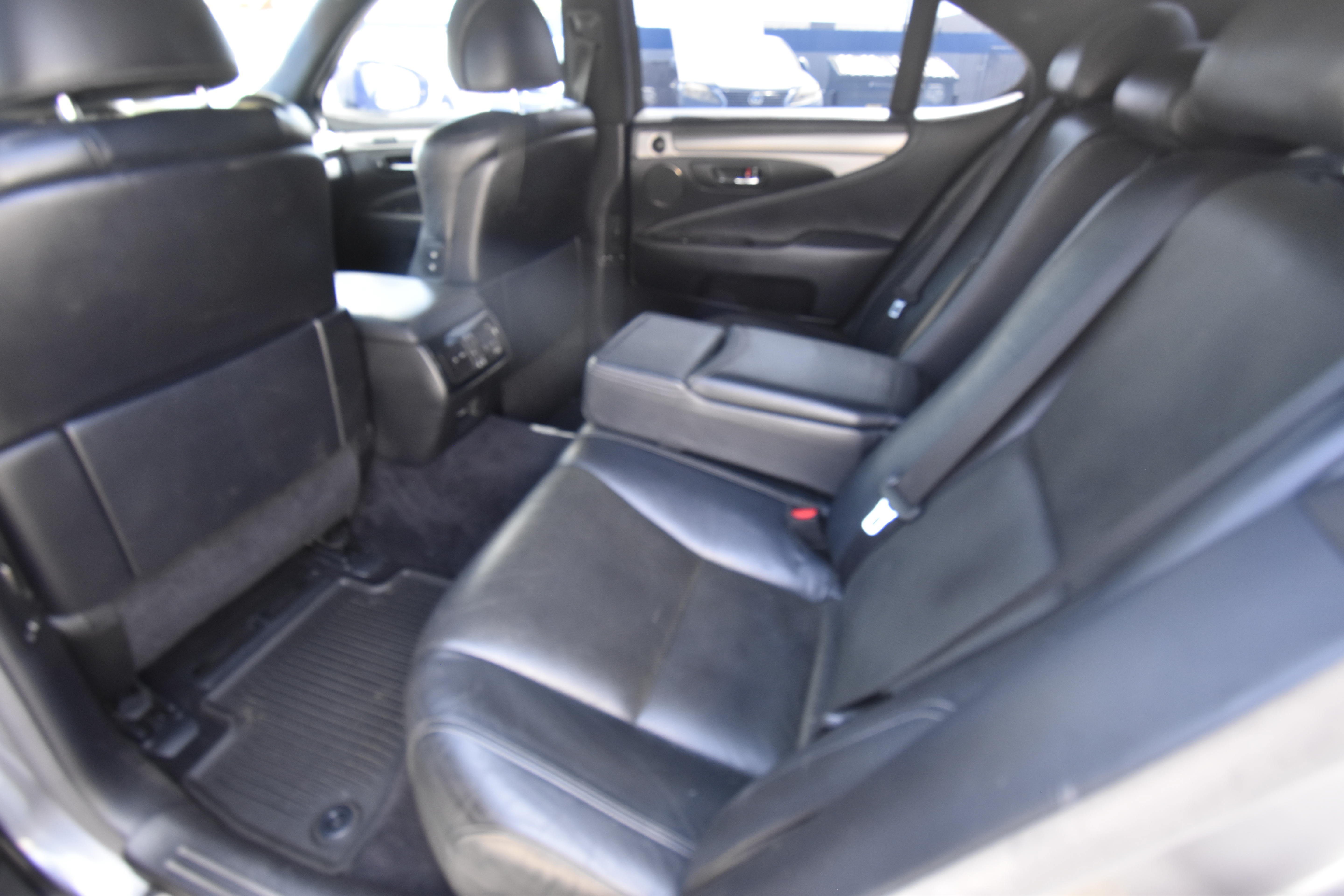 Used 2013 Lexus LS 460 w/ F-Sport Pkg RWD image 11