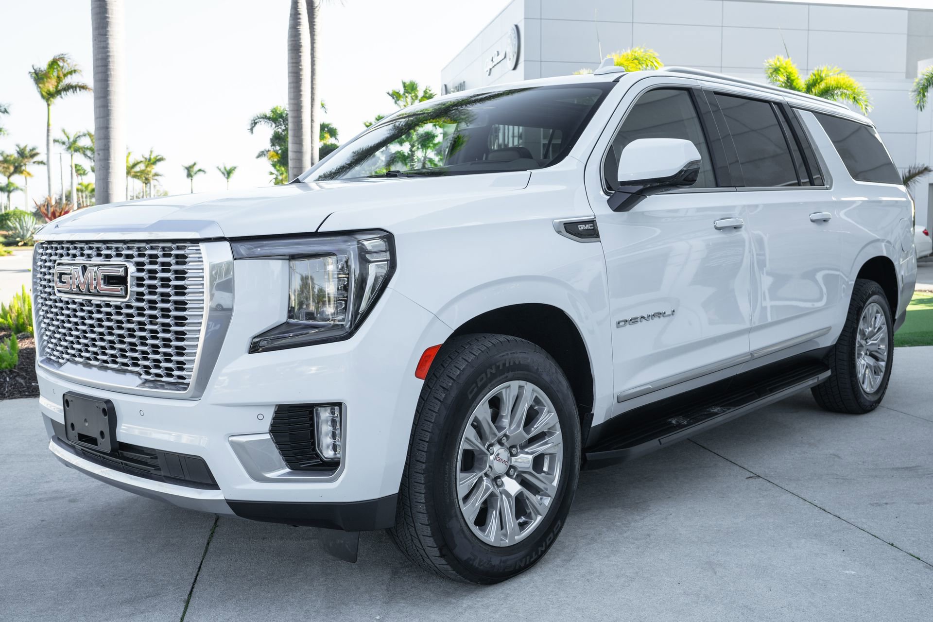 Used 2024 GMC Yukon XL Denali image 4