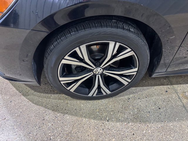 Used 2020 Volkswagen Passat 2.0T SEL image 12