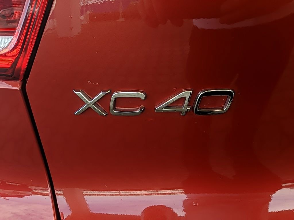 Used 2023 Volvo XC40 B5 Plus w/ Driver Assist Package image 7