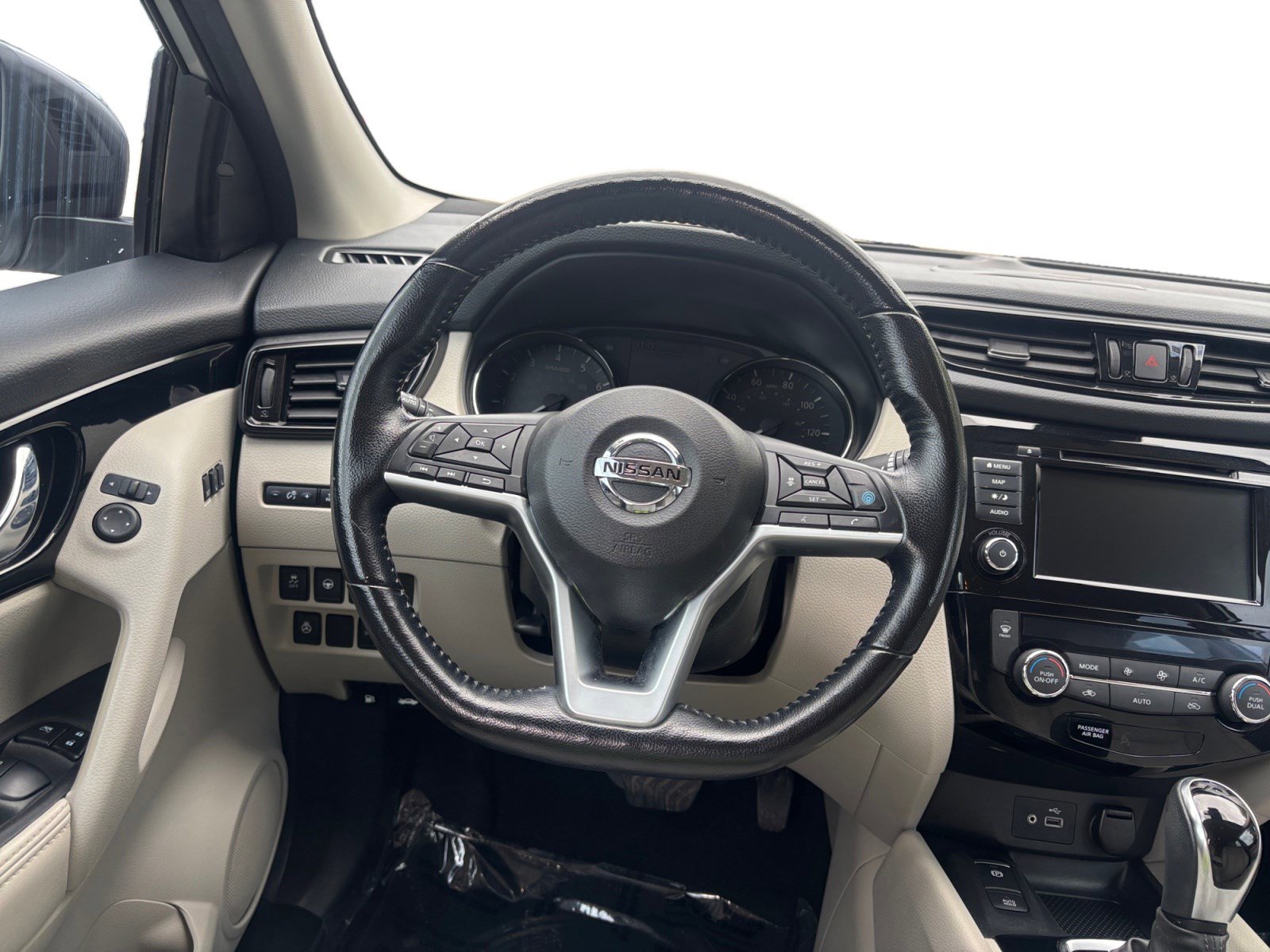 Used 2021 Nissan Rogue Sport SL w/ Premium Package image 12
