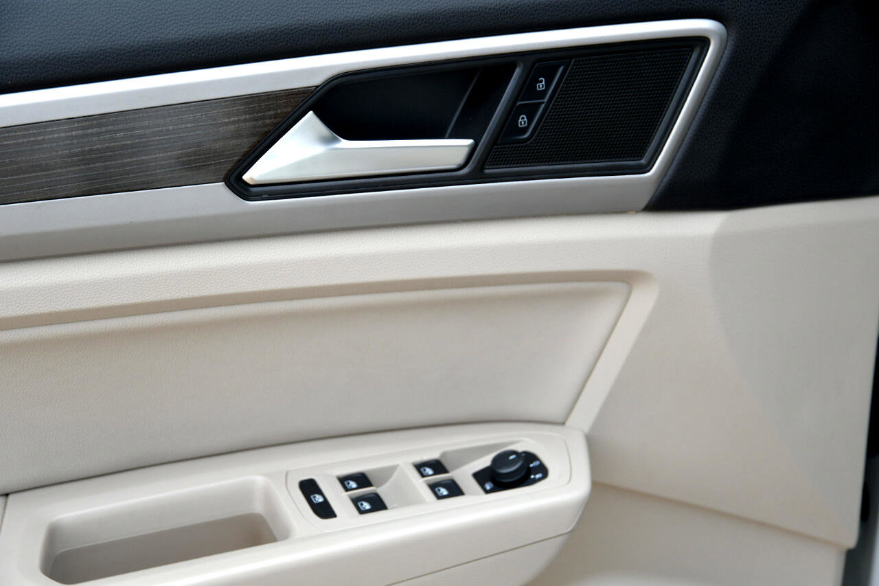 Used 2020 Volkswagen Atlas SE w/ Panoramic Sunroof Package image 9