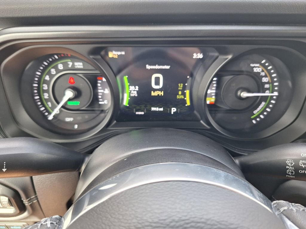 Used 2025 Jeep Wrangler Unlimited Sahara w/ Safety Group AWD/4WD image 15