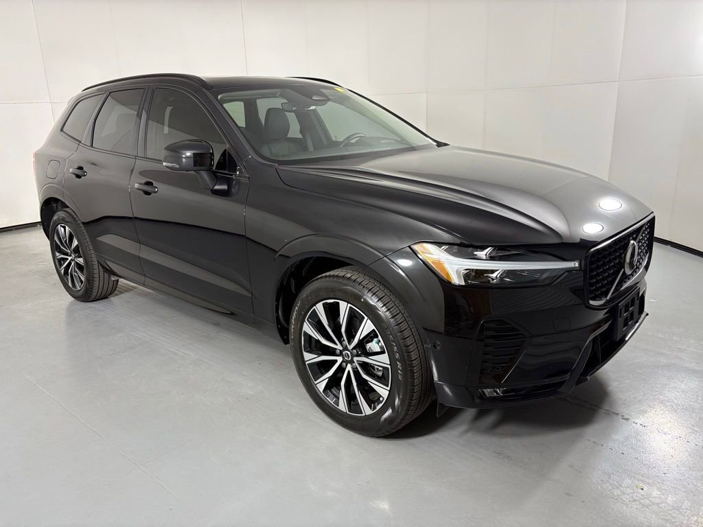 Used 2025 Volvo XC60 B5 Plus AWD/4WD image 2