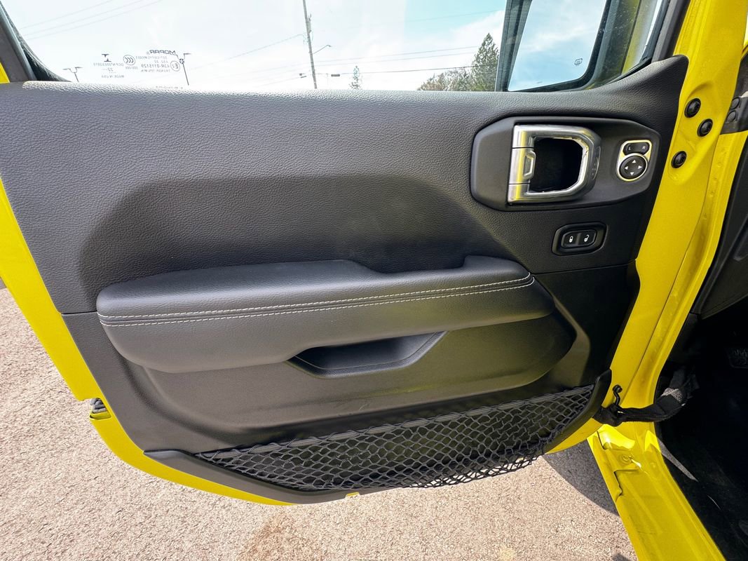 Used 2023 Jeep Wrangler Unlimited Sahara AWD/4WD image 11