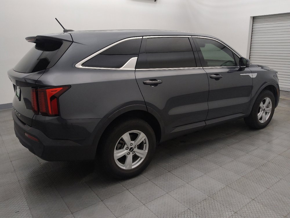 Used 2022 Kia Sorento LX image 10