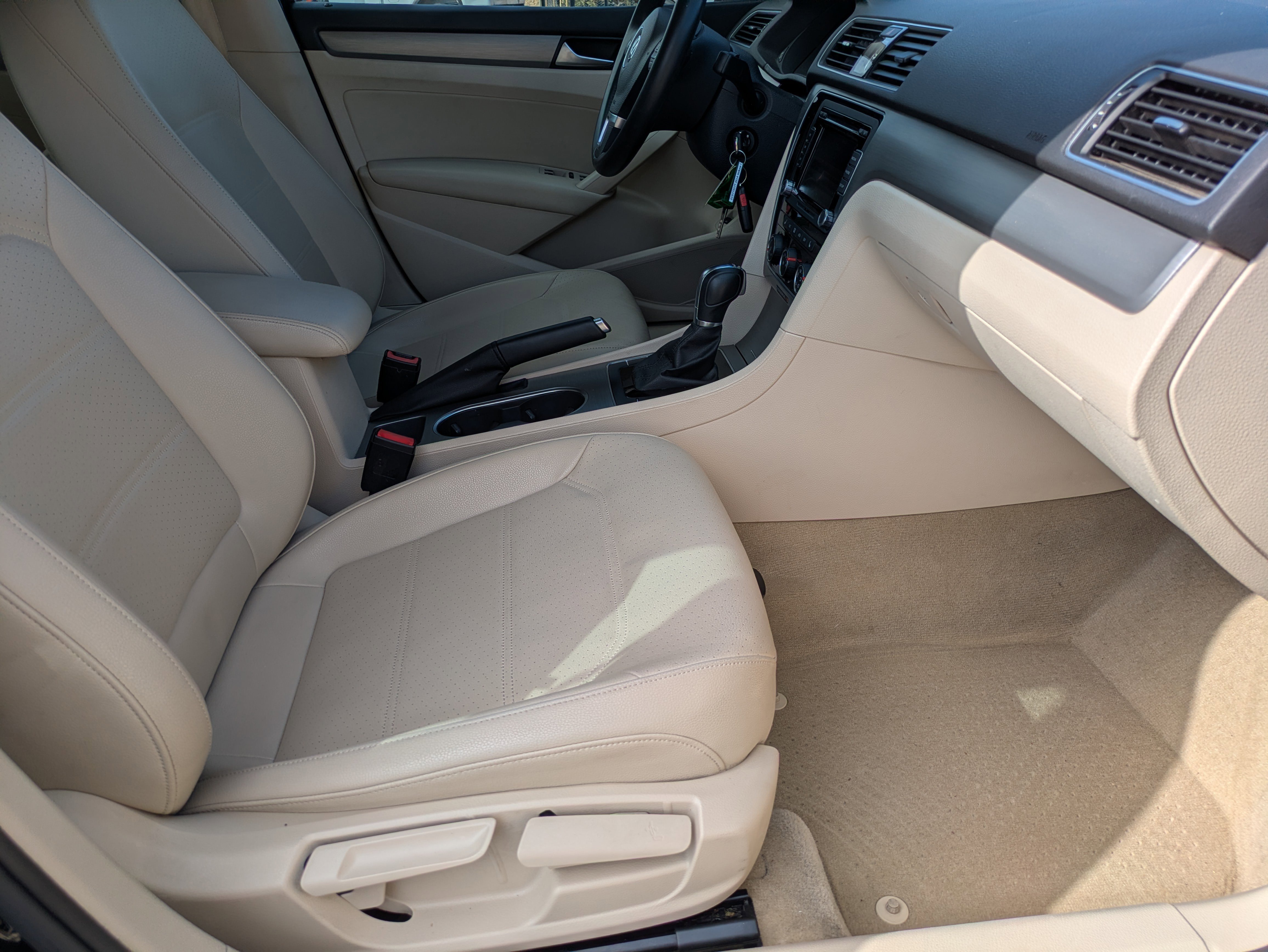 Used 2014 Volkswagen Passat TDI SE image 11