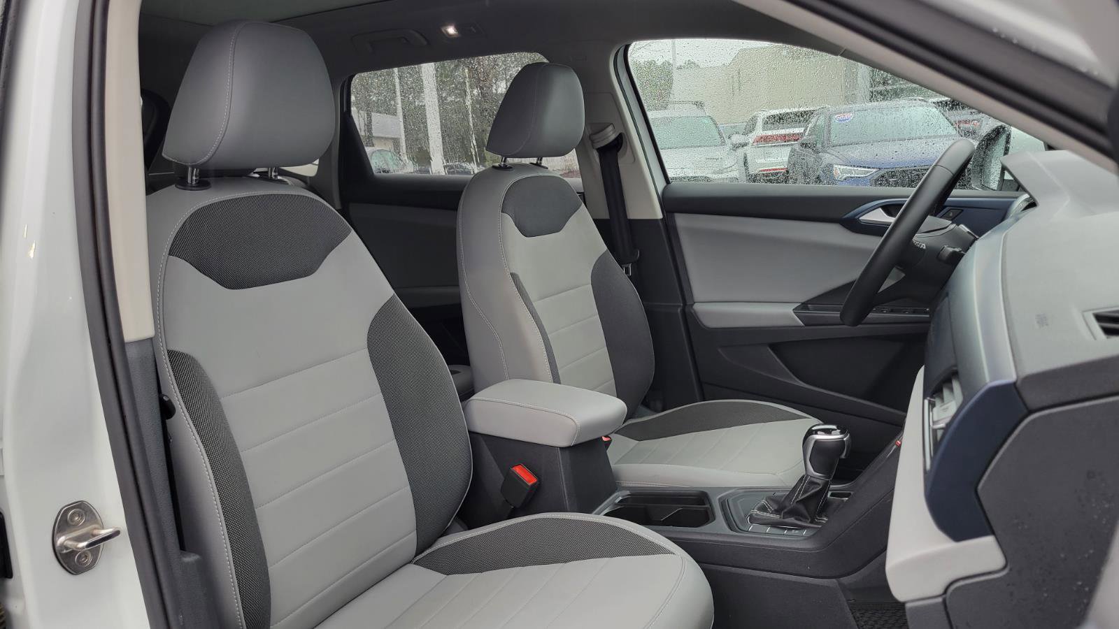 Used 2022 Volkswagen Taos SE w/ Panoramic Sunroof Package image 38