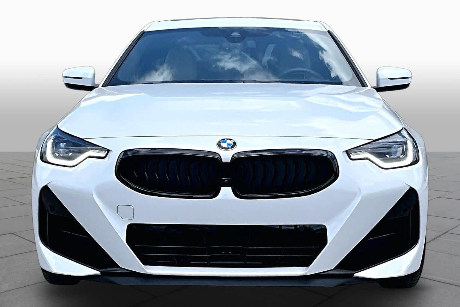 Used 2025 BMW 230i Coupe w/ M Sport Package RWD image 3