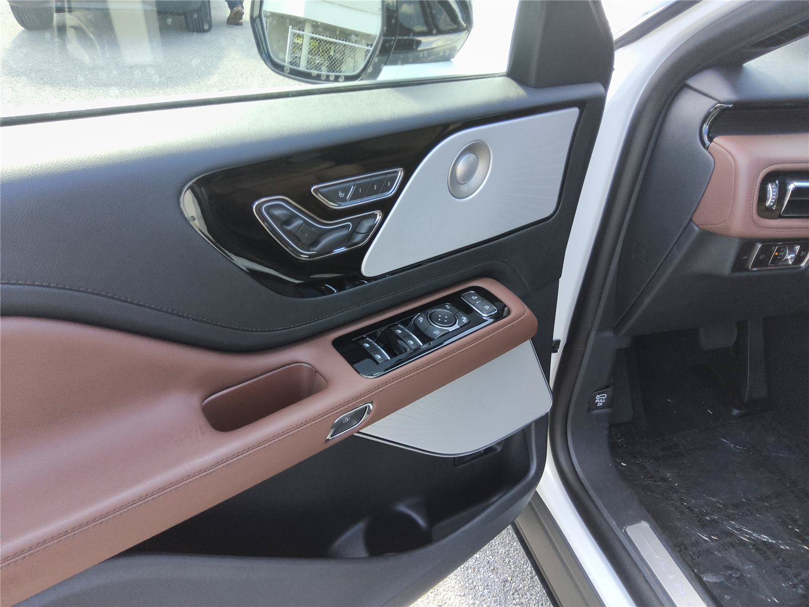 New 2026 Lincoln Aviator Reserve AWD/4WD image 12