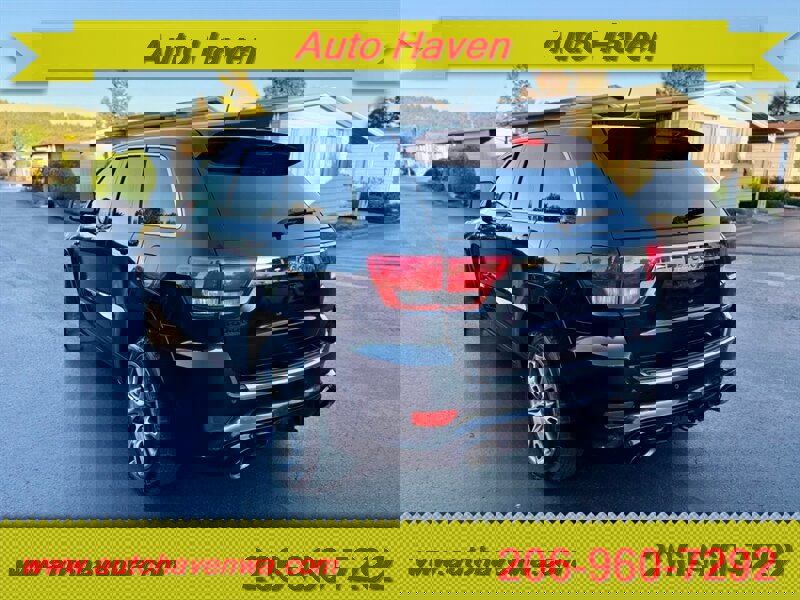 Used 2012 Jeep Grand Cherokee SRT8 w/ Luxury Group II image 6