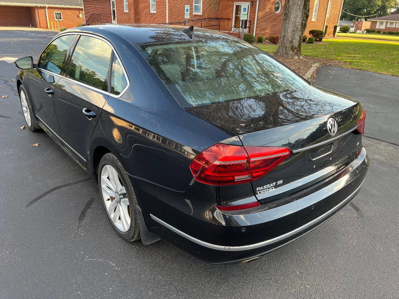 Used 2017 Volkswagen Passat 1.8T SE image 4