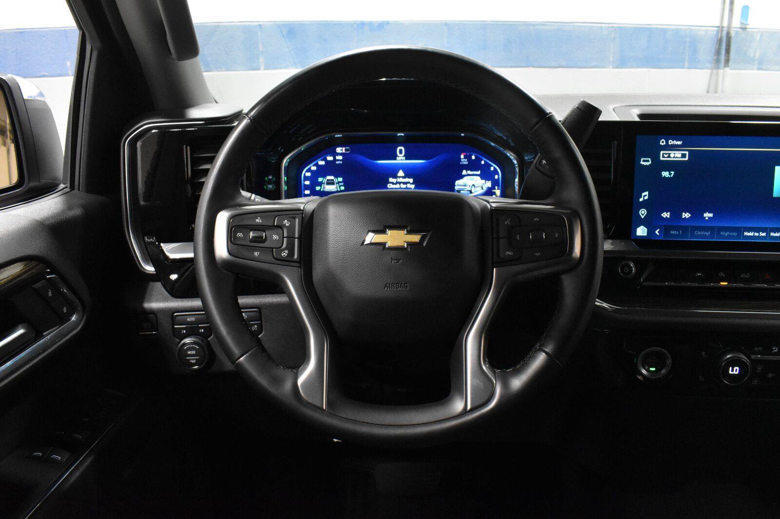 Used 2024 Chevrolet Silverado 1500 LT AWD/4WD image 6