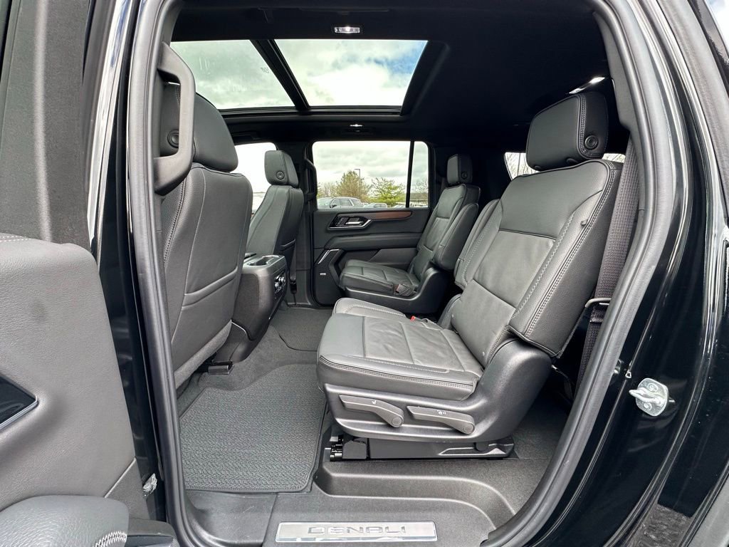 Used 2025 GMC Yukon XL Denali w/ Sun & Power Step Package image 6