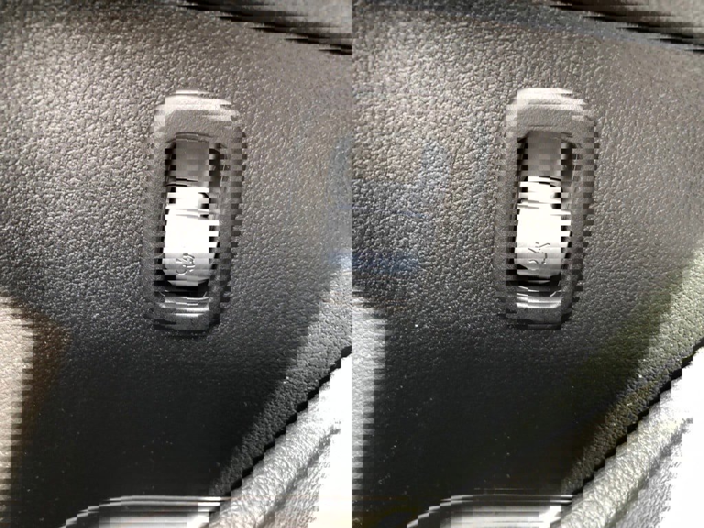 Used 2023 Mercedes-Benz C 300 4MATIC Sedan image 12