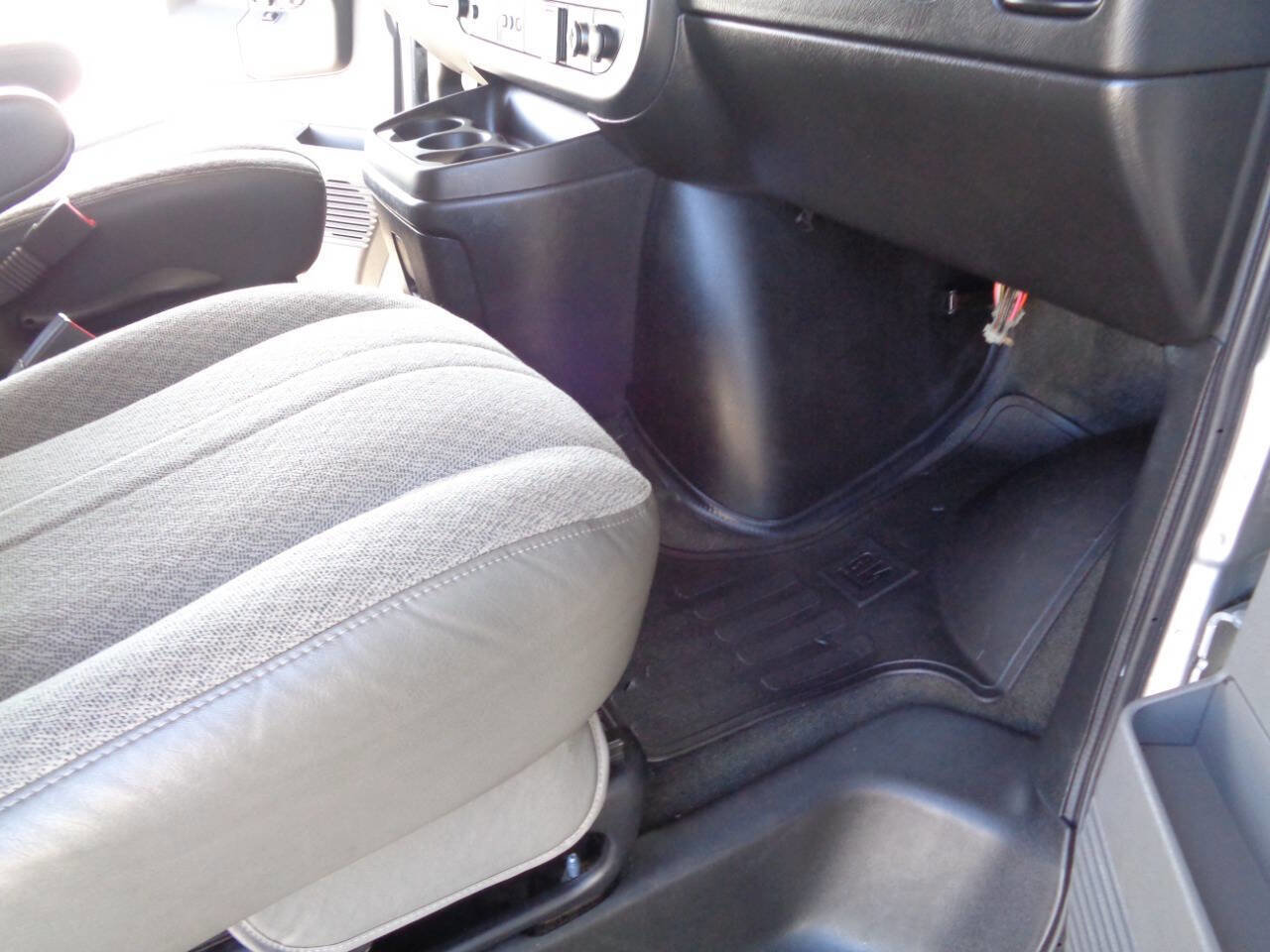 Used 2018 Chevrolet Express 2500 LT w/ LT Preferred Equipment Group image 49