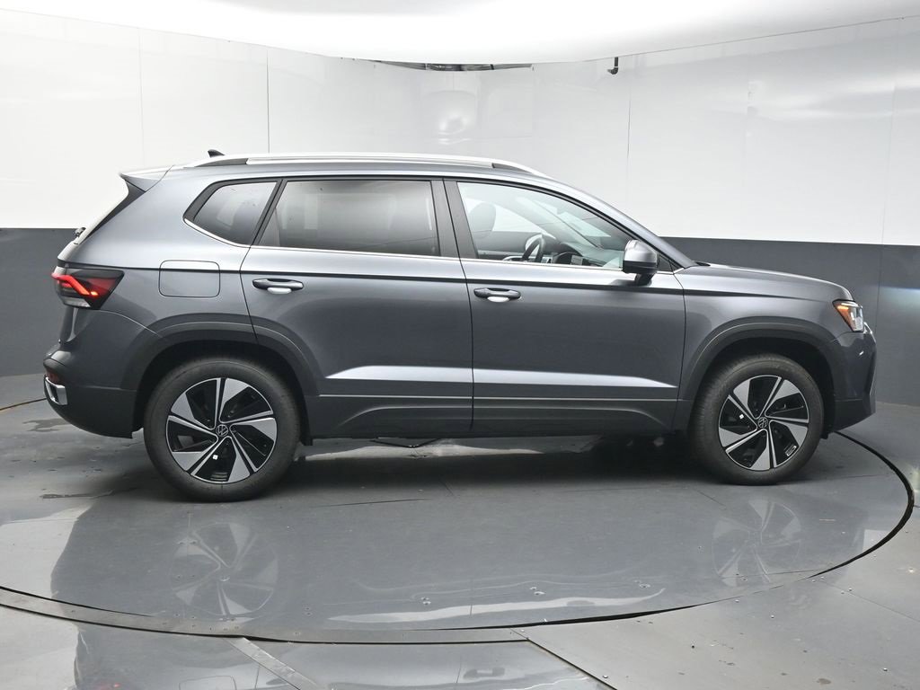 New 2025 Volkswagen Taos SE image 8
