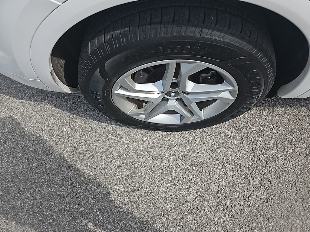 Used 2020 Audi Q5 2.0T Premium w/ Titanium Sport Package image 11