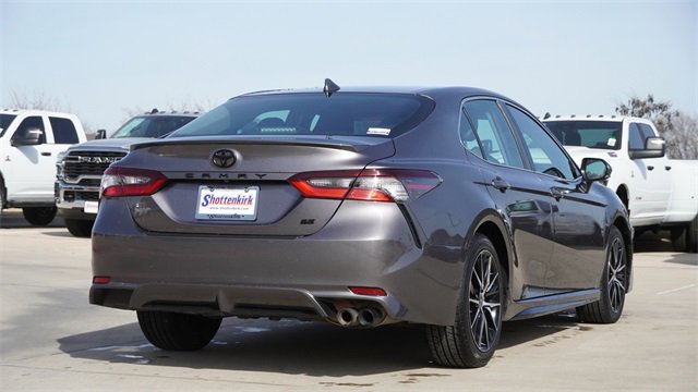 Used 2024 Toyota Camry SE image 9