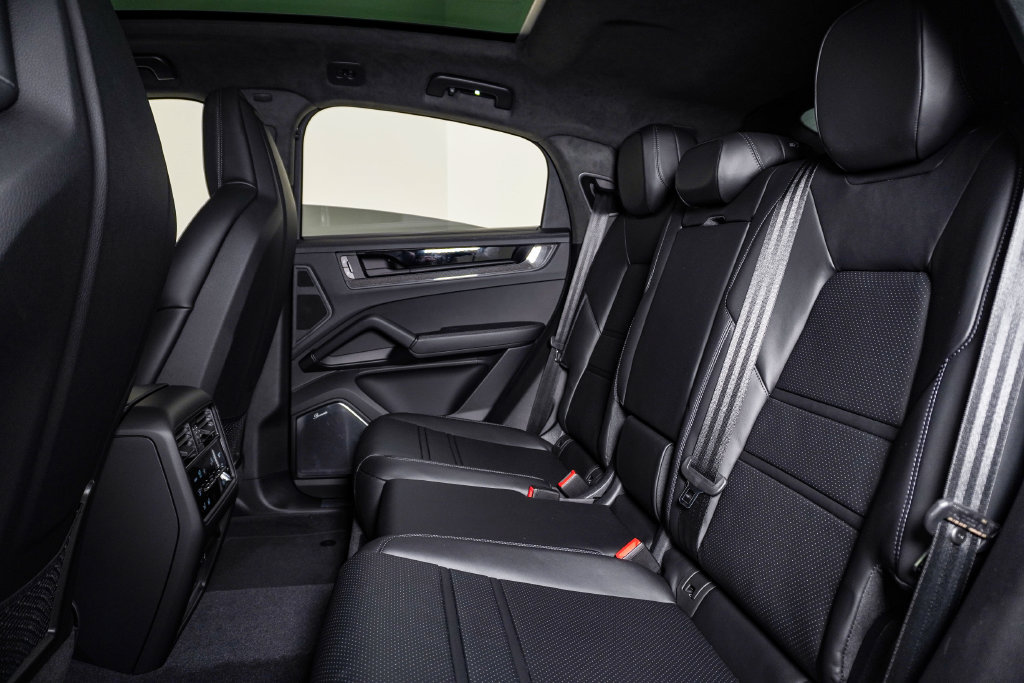 New 2026 Porsche Cayenne GTS AWD/4WD image 17