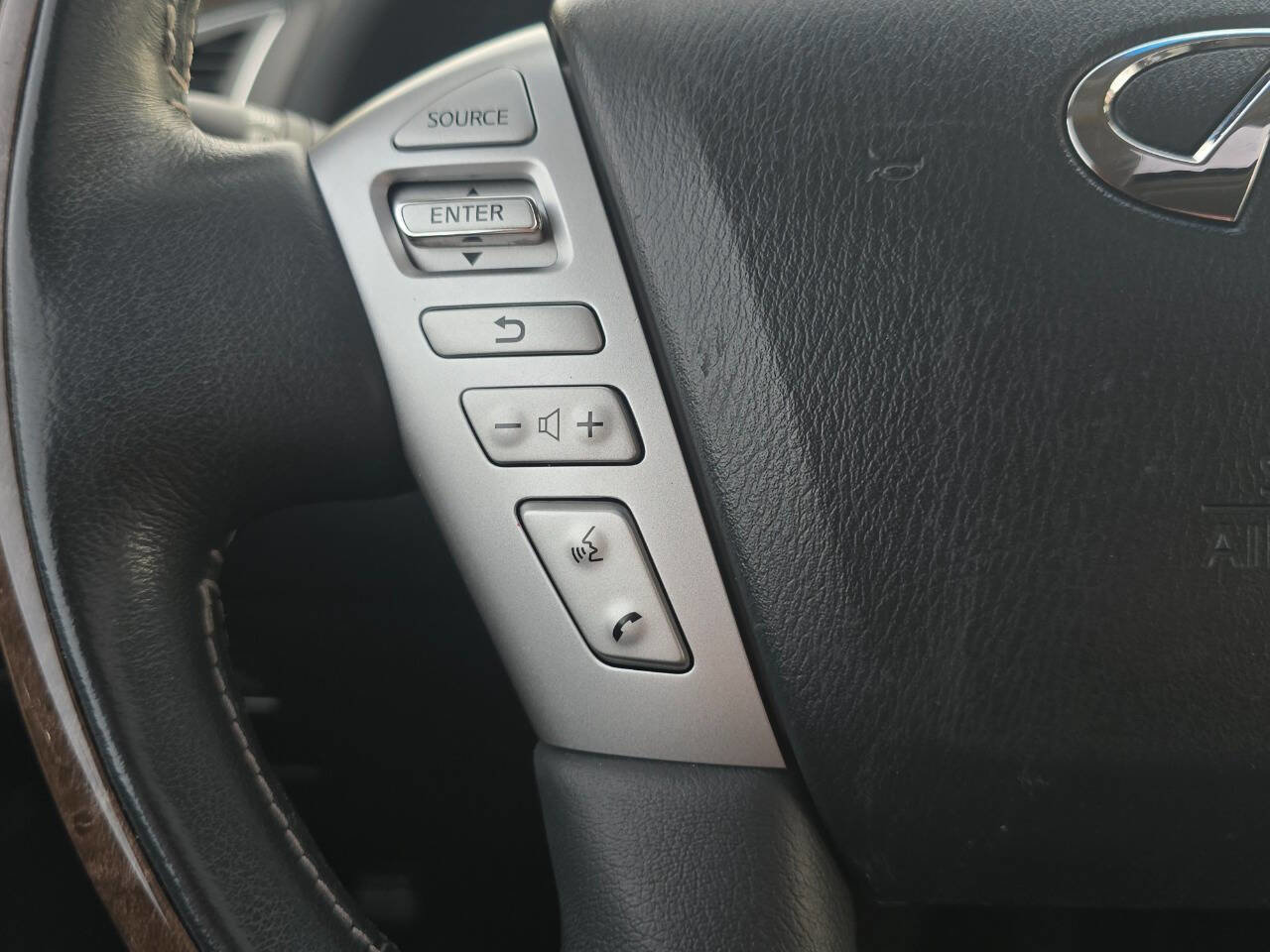 Used 2017 INFINITI QX80 4WD w/ Driver Assistance Package image 28