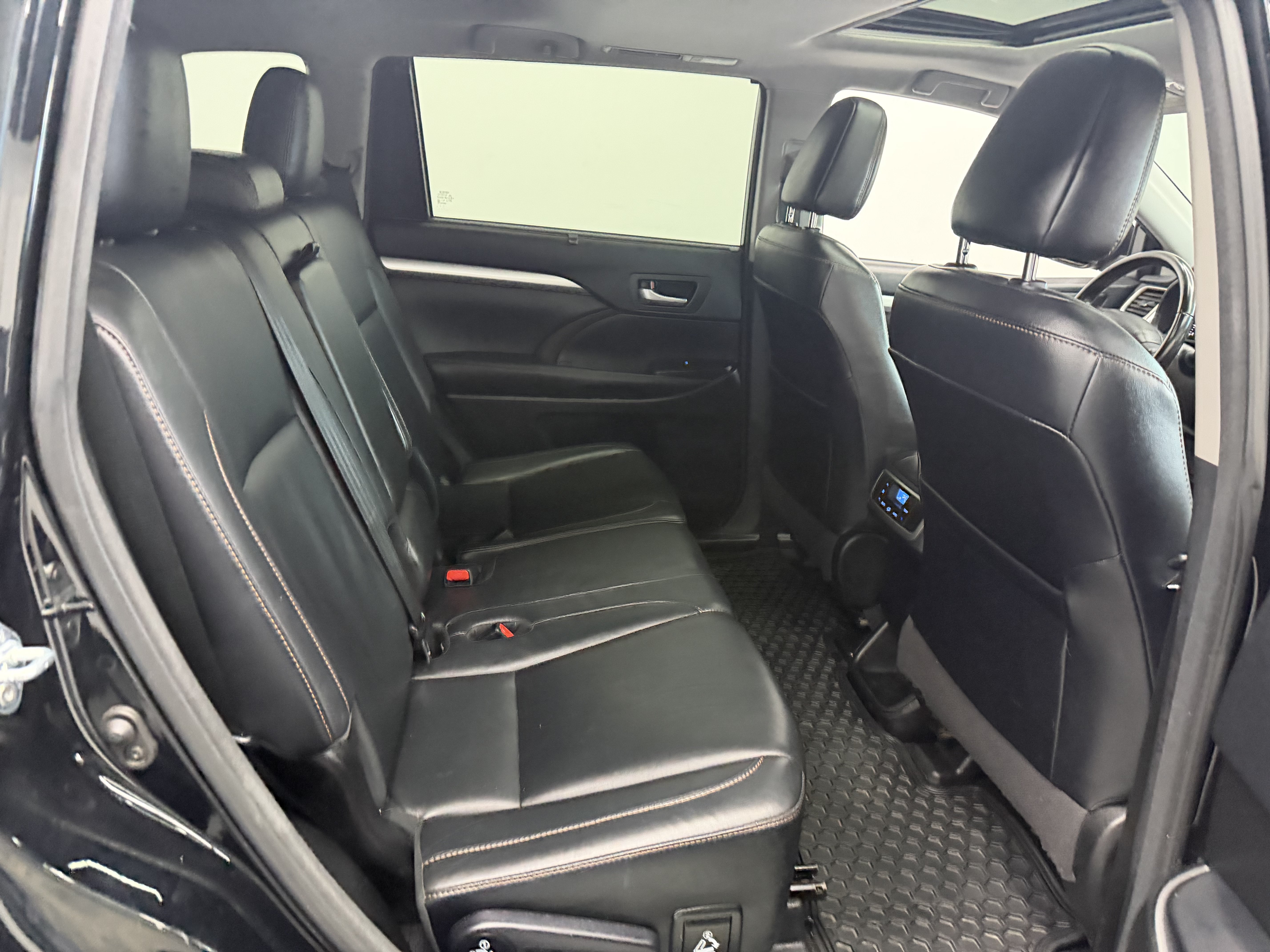 Used 2017 Toyota Highlander XLE AWD/4WD image 22
