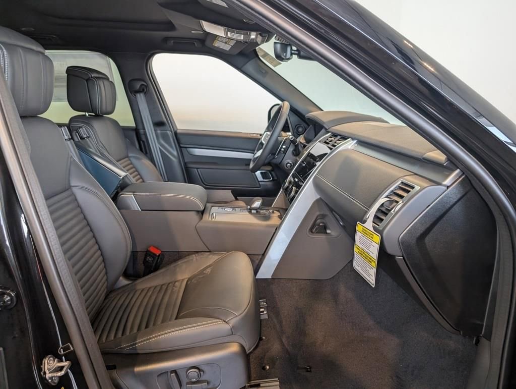 New 2026 Land Rover Discovery Limited Edition image 35