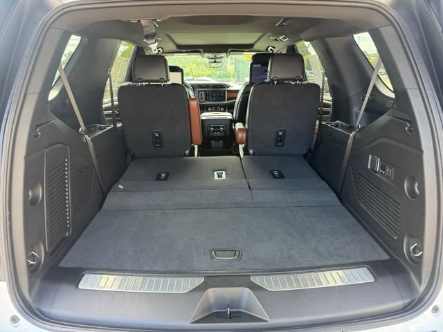 Used 2024 GMC Yukon Denali Ultimate AWD/4WD image 11