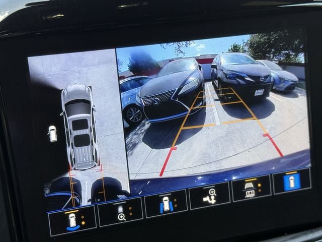 Used 2023 Chevrolet Traverse LT w/ Rear Camera Mirror Package AWD/4WD image 18