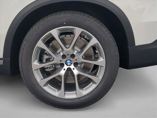 New 2026 BMW X5 xDrive50e image 10