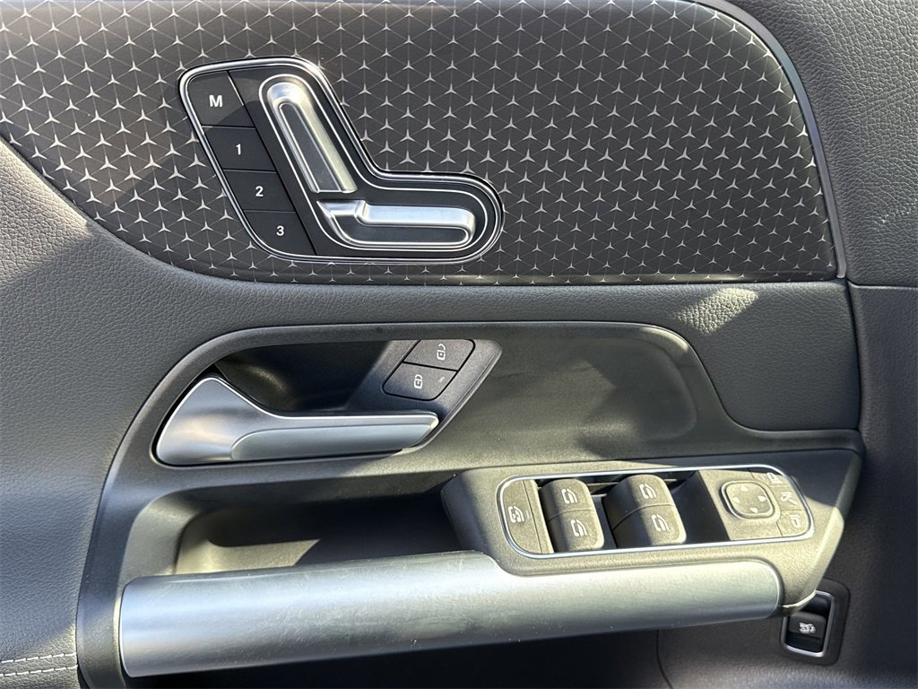 Certified 2025 Mercedes-Benz GLA 250 image 24