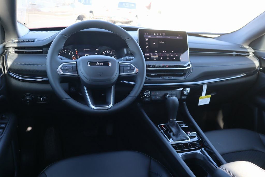 New 2026 Jeep Compass Latitude image 2