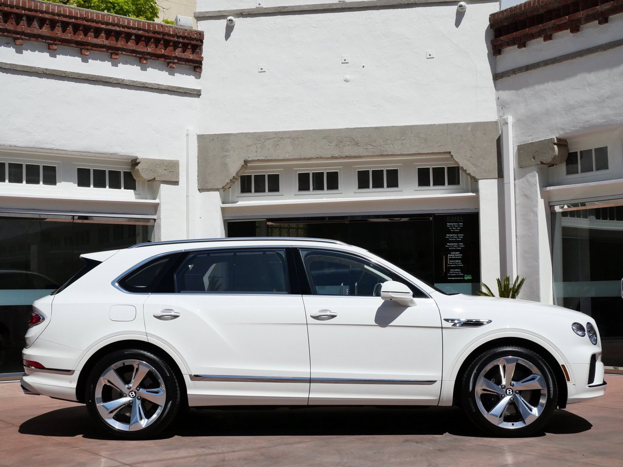 Used 2024 Bentley Bentayga Extended Wheelbase image 5