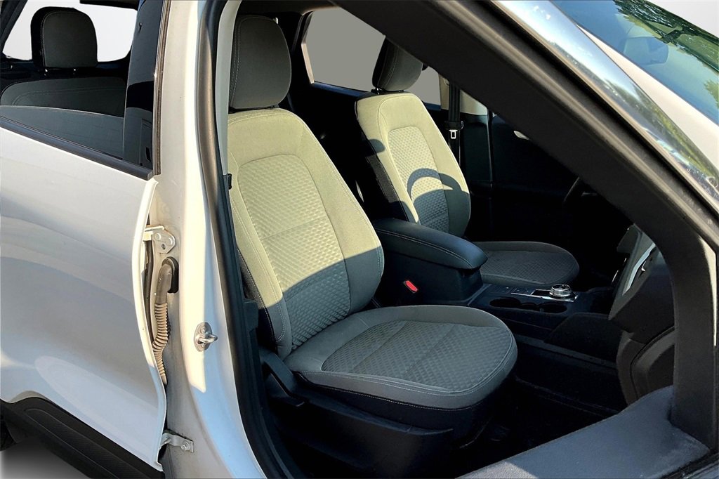 Used 2020 Ford Escape SE image 28