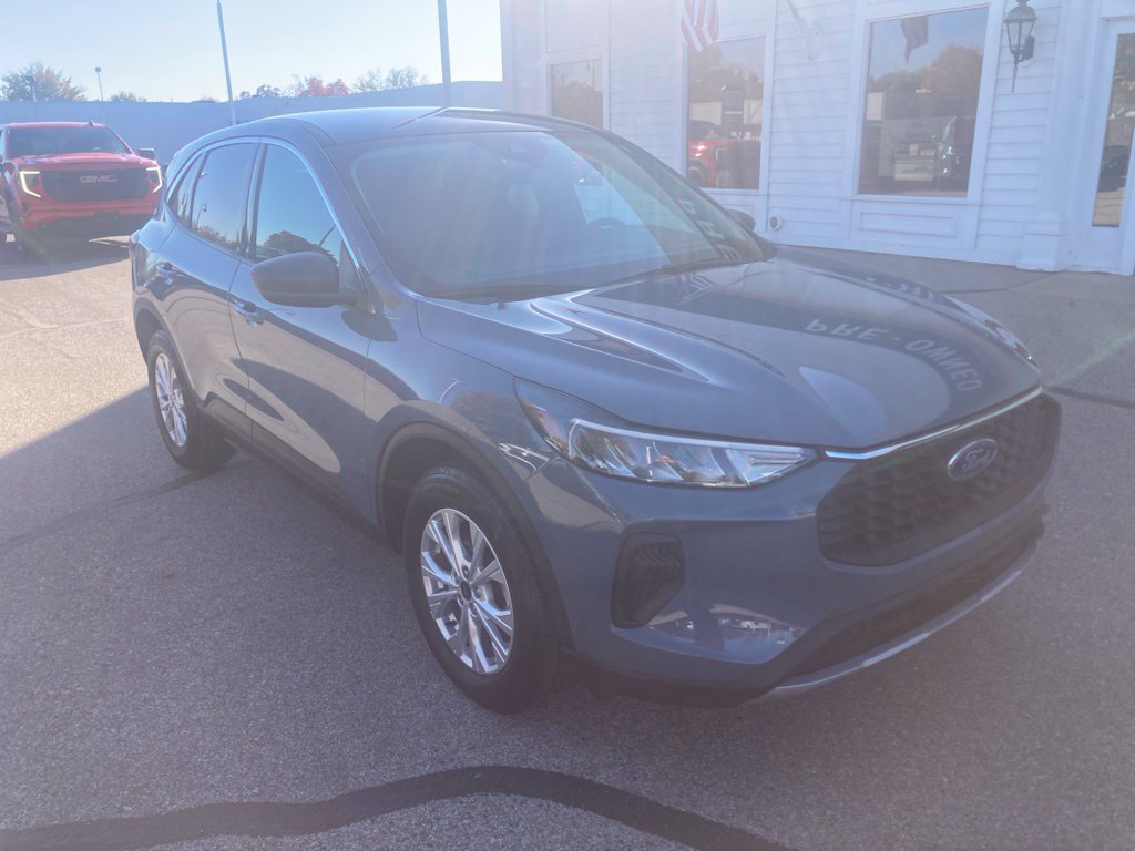 Used 2023 Ford Escape Active AWD/4WD image 3