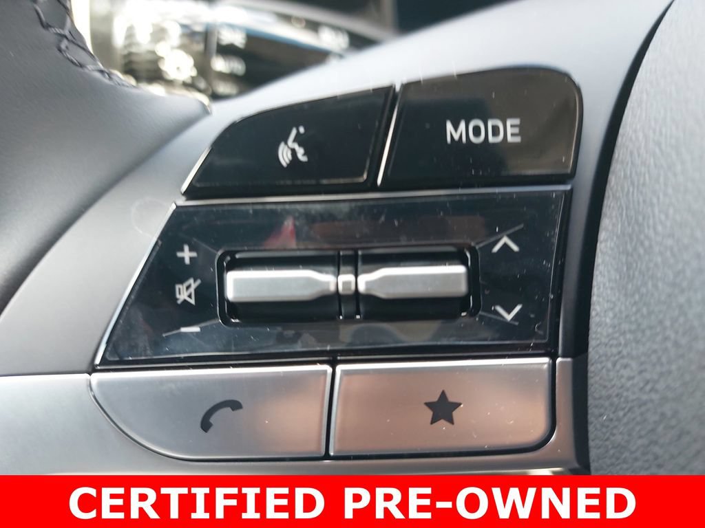 Certified 2025 Hyundai Elantra Limited FWD image 17
