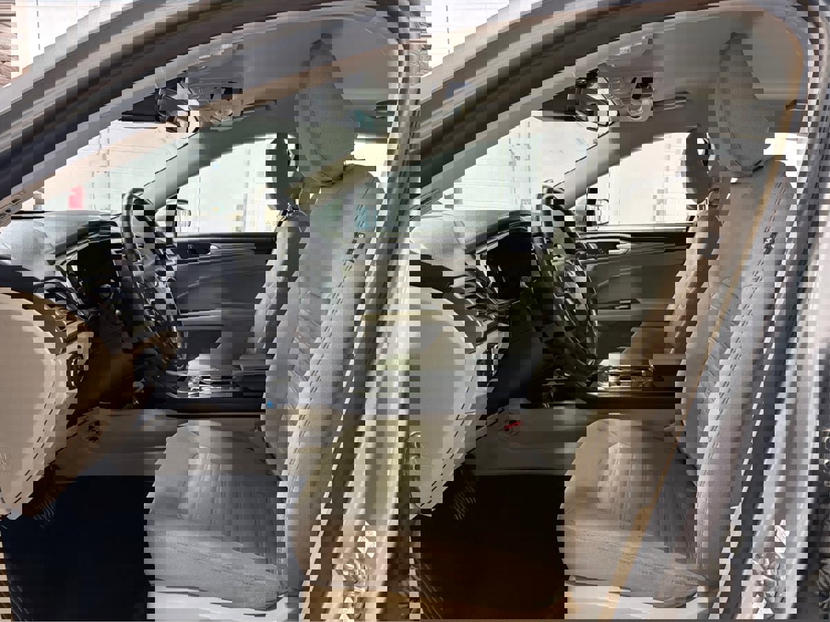 Used 2020 Ford Fusion SE image 9