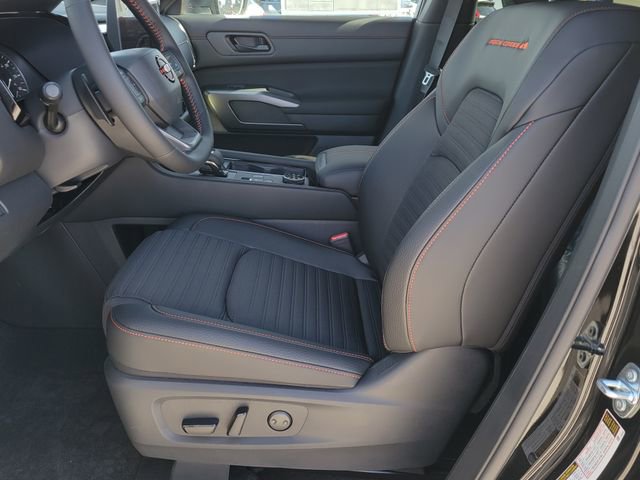 Used 2026 Nissan Pathfinder Rock Creek w/ Rock Creek Premium Package AWD/4WD image 6