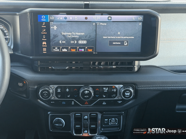Used 2025 Jeep Wrangler Unlimited Sahara AWD/4WD image 16