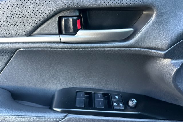 Used 2026 Toyota Camry XSE AWD/4WD image 12