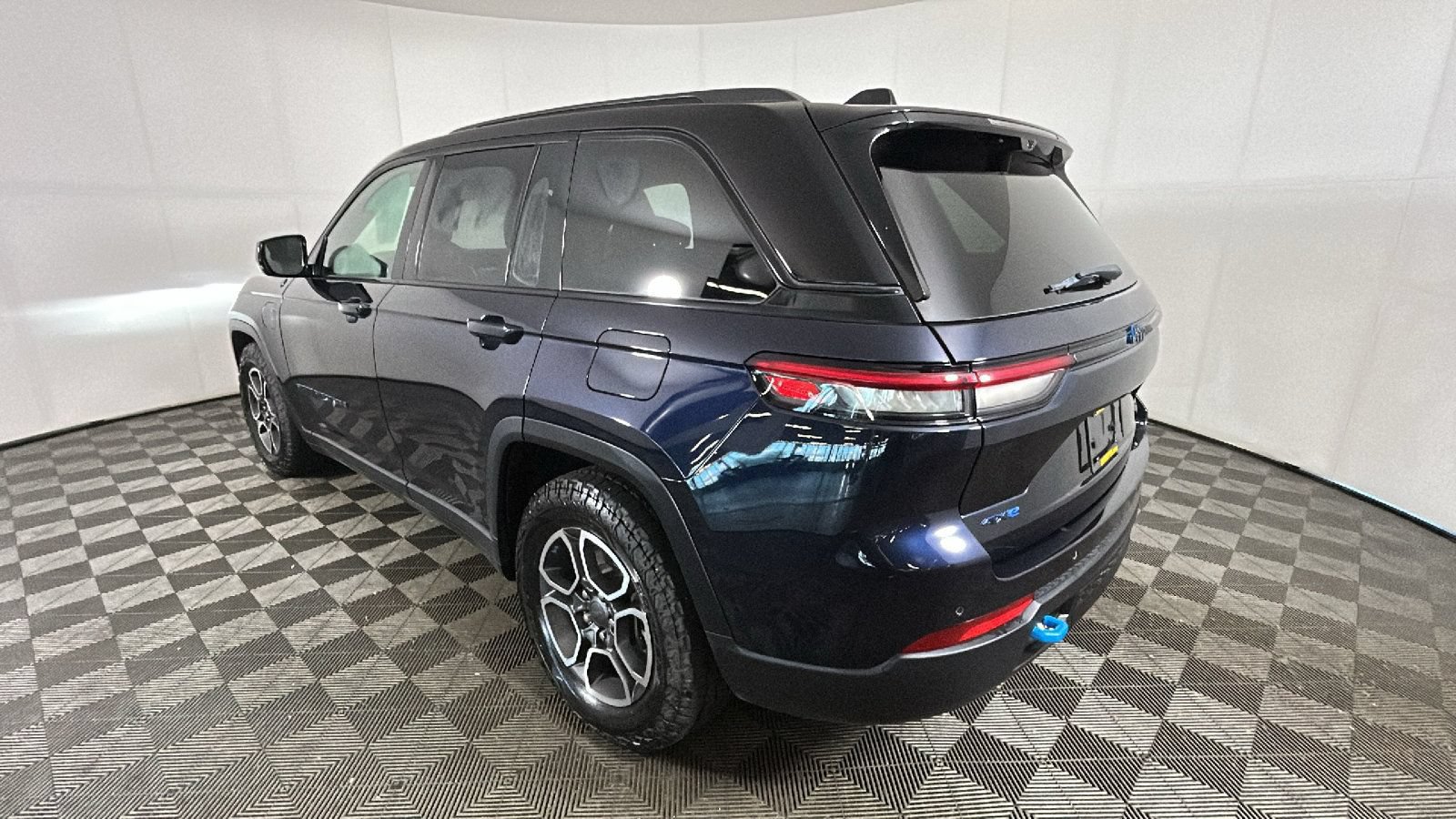 Used 2023 Jeep Grand Cherokee Trailhawk w/ Luxury Tech Group III AWD/4WD image 5
