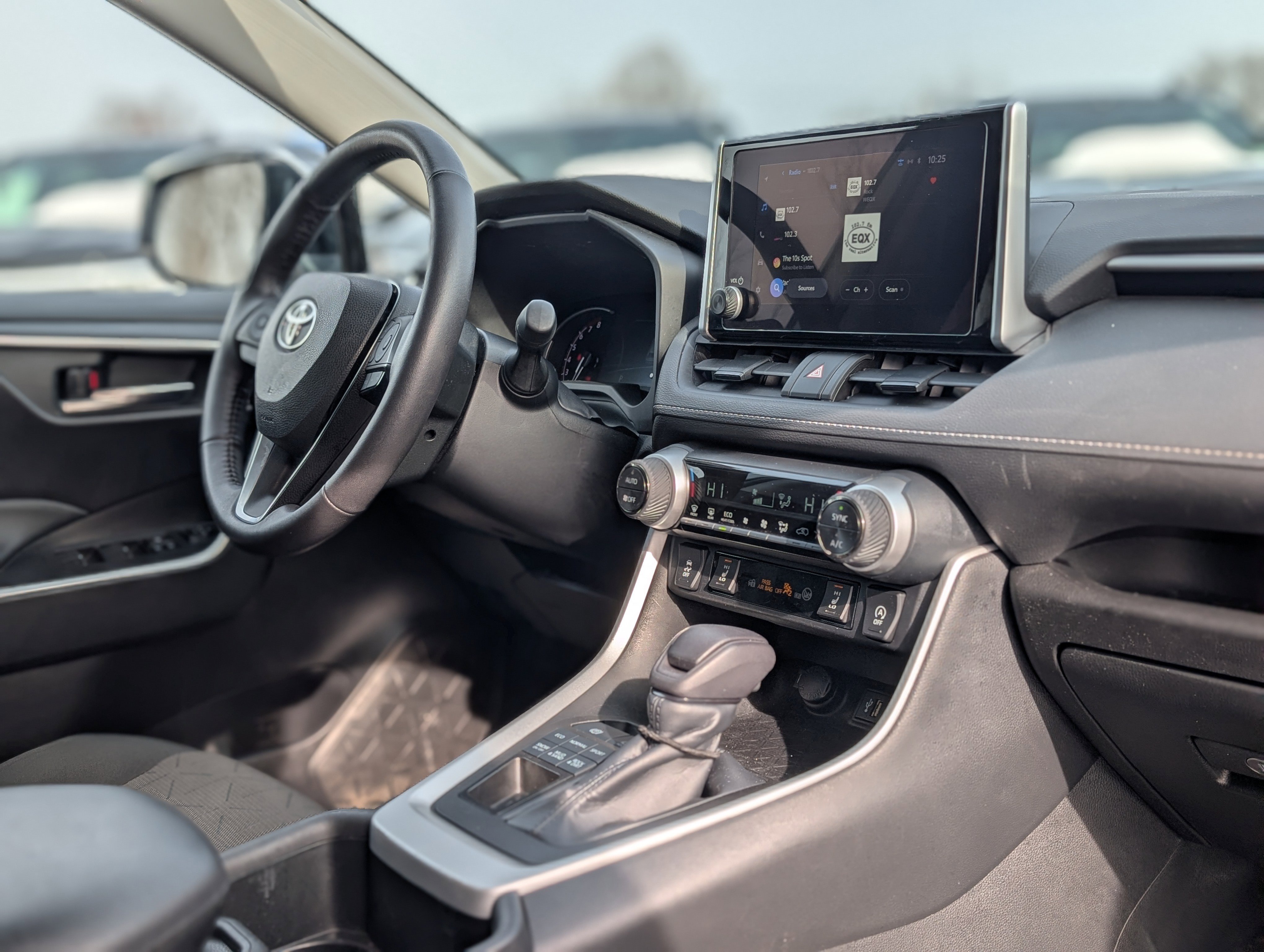 Used 2023 Toyota RAV4 XLE image 43