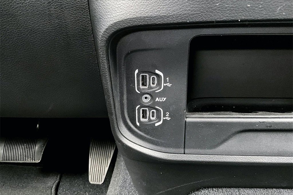 Used 2024 RAM 2500 Big Horn w/ Sport Appearance Package image 34