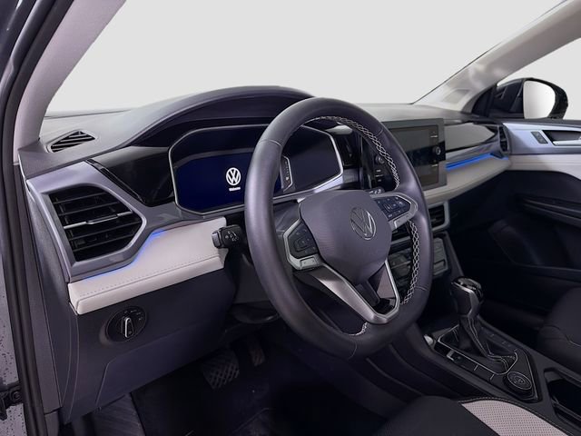 Used 2025 Volkswagen Taos SEL image 9