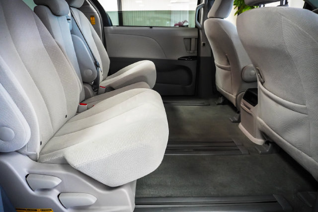 Used 2014 Toyota Sienna LE FWD image 22